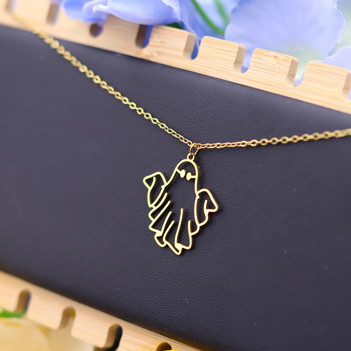 Kinitial Collana con ciondolo a forma di fantasma in acciaio inossidabile alla moda per donne e uomini Gioielli in stile giocoso di Halloween