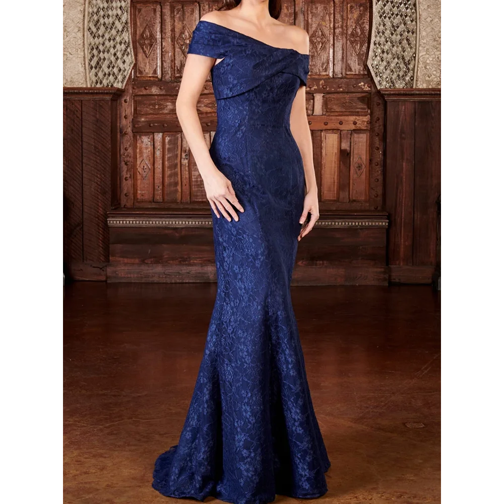 Royal Blue Lace Mother of the Bride Dresses Fit and Flare Lace Formal Gowns Pleating Deatail Sweep Train Evening Dresses