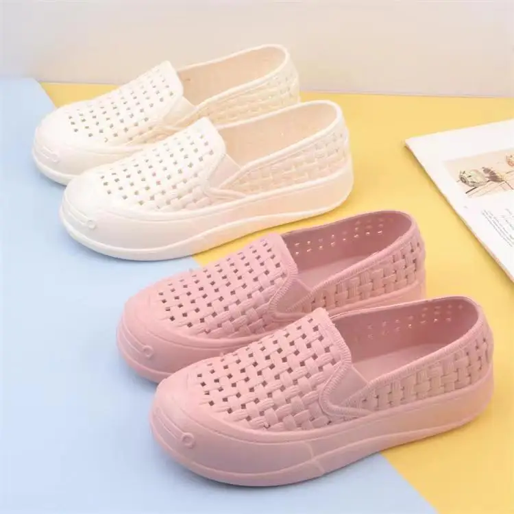 White mesh platform sandals female nurse shoes soft sole mother shoes work shoes comfortable flat hole shoes walking shoes view 3