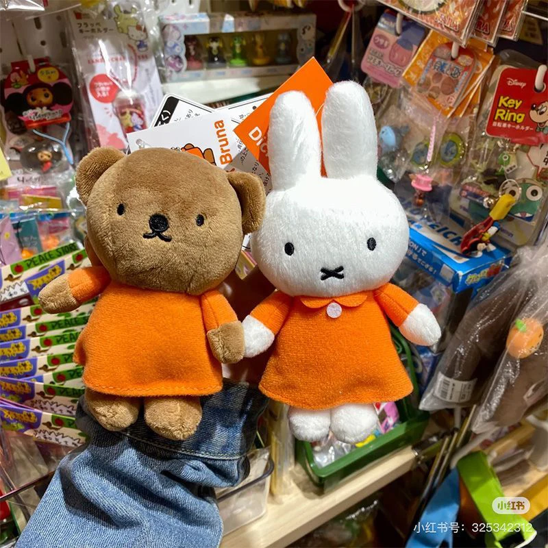 귀여운 Miffy 봉제 인형 도파민 만화 인형 장난감 애니메이션 배낭 액세서리 귀여운 매력적인 펜던트 Kawaii 키 체인 소녀 선물