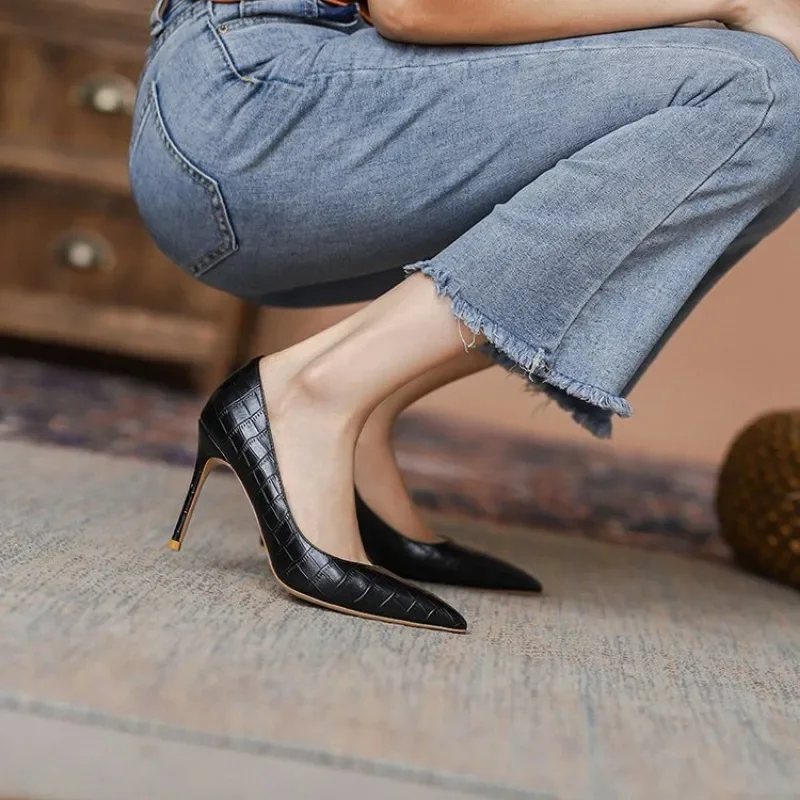 2023 primavera e l\'estate nuovo marrone confortevole tutto-fiammifero tacchi alti da donna a spillo Sexy scarpe singole da donna