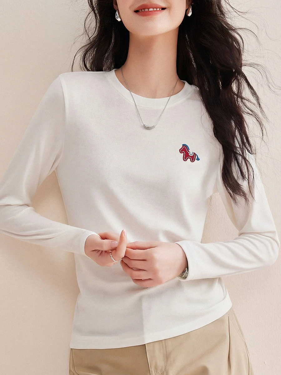 

Новая женская футболка с вышивкой «Красная лошадь», с длинным рукавом, повседневная, базовая, свободного кроя, трендовая, в стиле Y2K, женская одежда