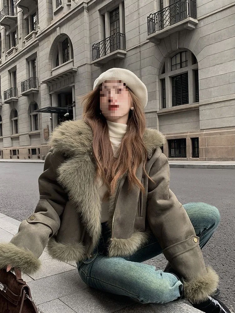 Mode coréenne fourrure haut d'hiver vêtements d'extérieur pour femmes femmes court Style motard fourrure et cuir veste minceur