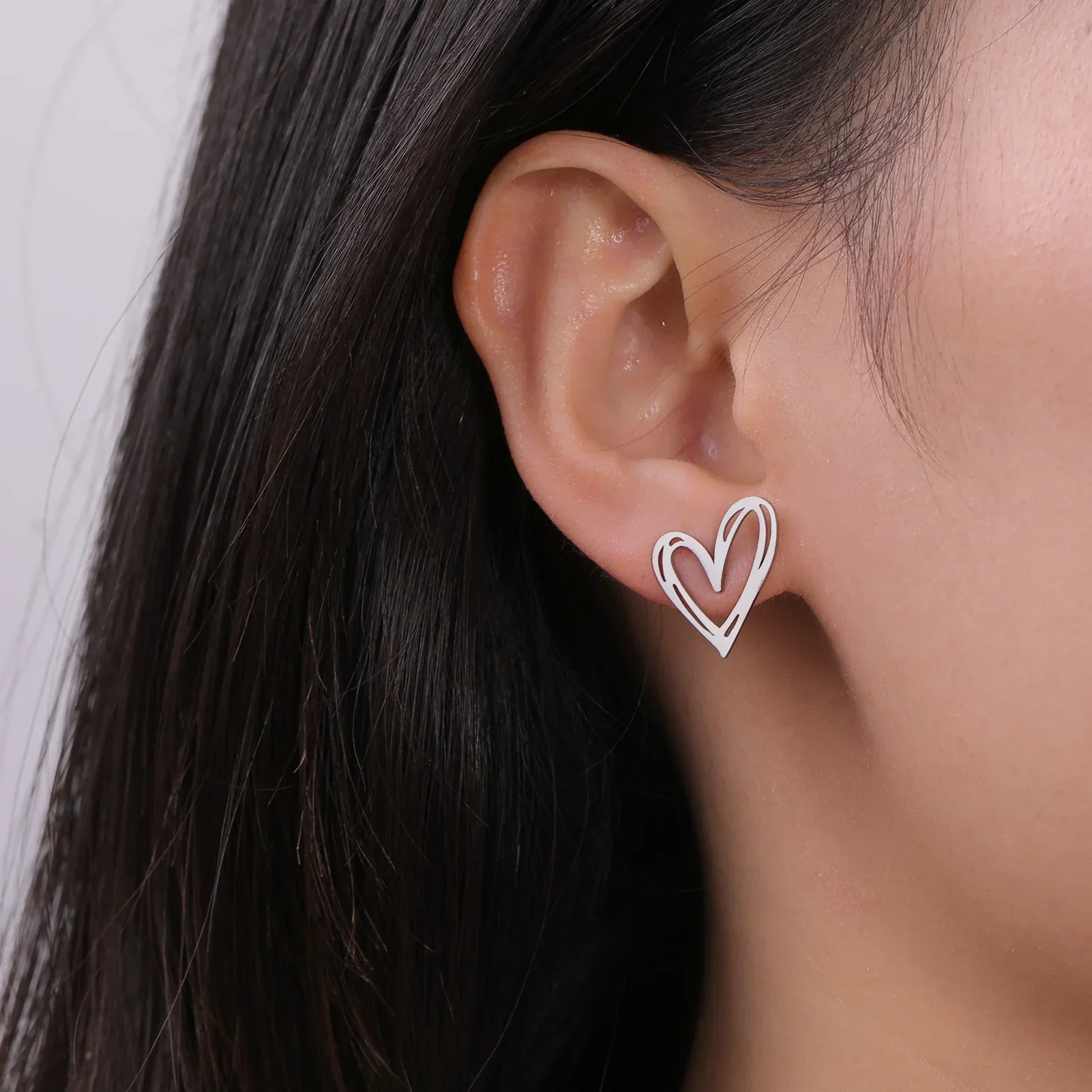 Skyrim Kpop Heart Stud Earrings for Women Girls Stainless Steel Earring Fashion Aesthetic Jewelry Christmas Gift Wholesale