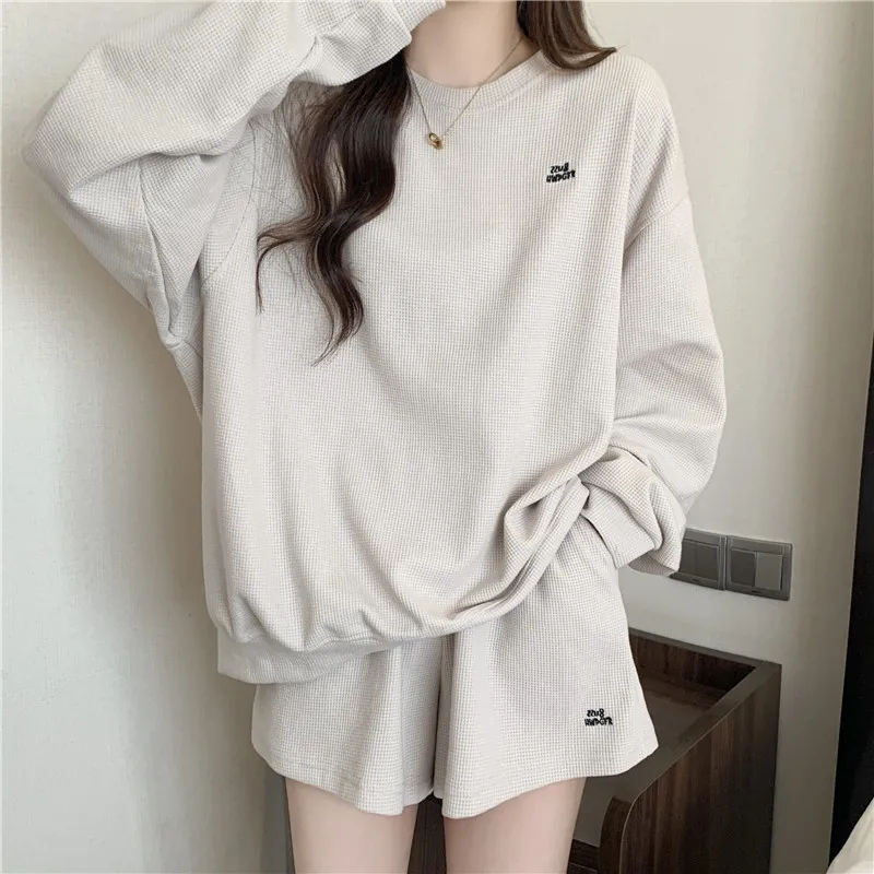 

Fashion New Sporty Two Piece Suits Womens Outifits Letter Embroidery Long Sleeve Tops+Elastic Waist Shorts Sets