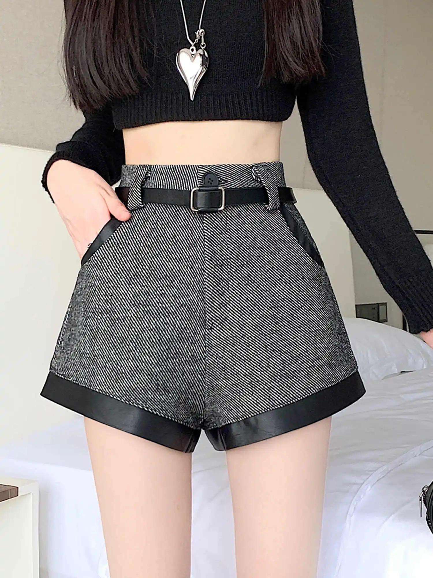 

Thickened Woolen Shorts Women's Winter New Design Sense PU Splicing High Waist A-line Shorts Casual Loose Wide Short Pants