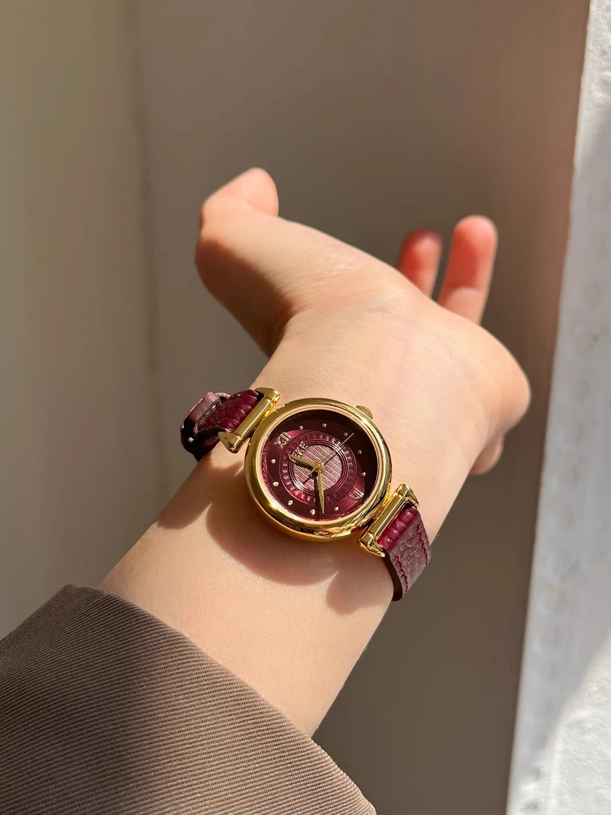 Exquisite Women'S Wristwatch, Retro-Chic Trendy Round Versatile Watch, High-End Women'S Watch, Watch Accessory, Women'S Gift.