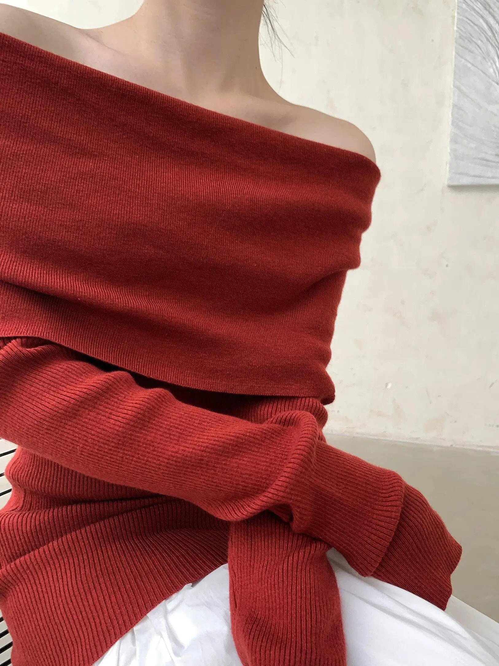 

Shoulder Bared Knitted Sweater Women's Slim Fit Fashionable Base Layer Top One Shoulder Neckline Long Sleeve Autumn Winter Ne...