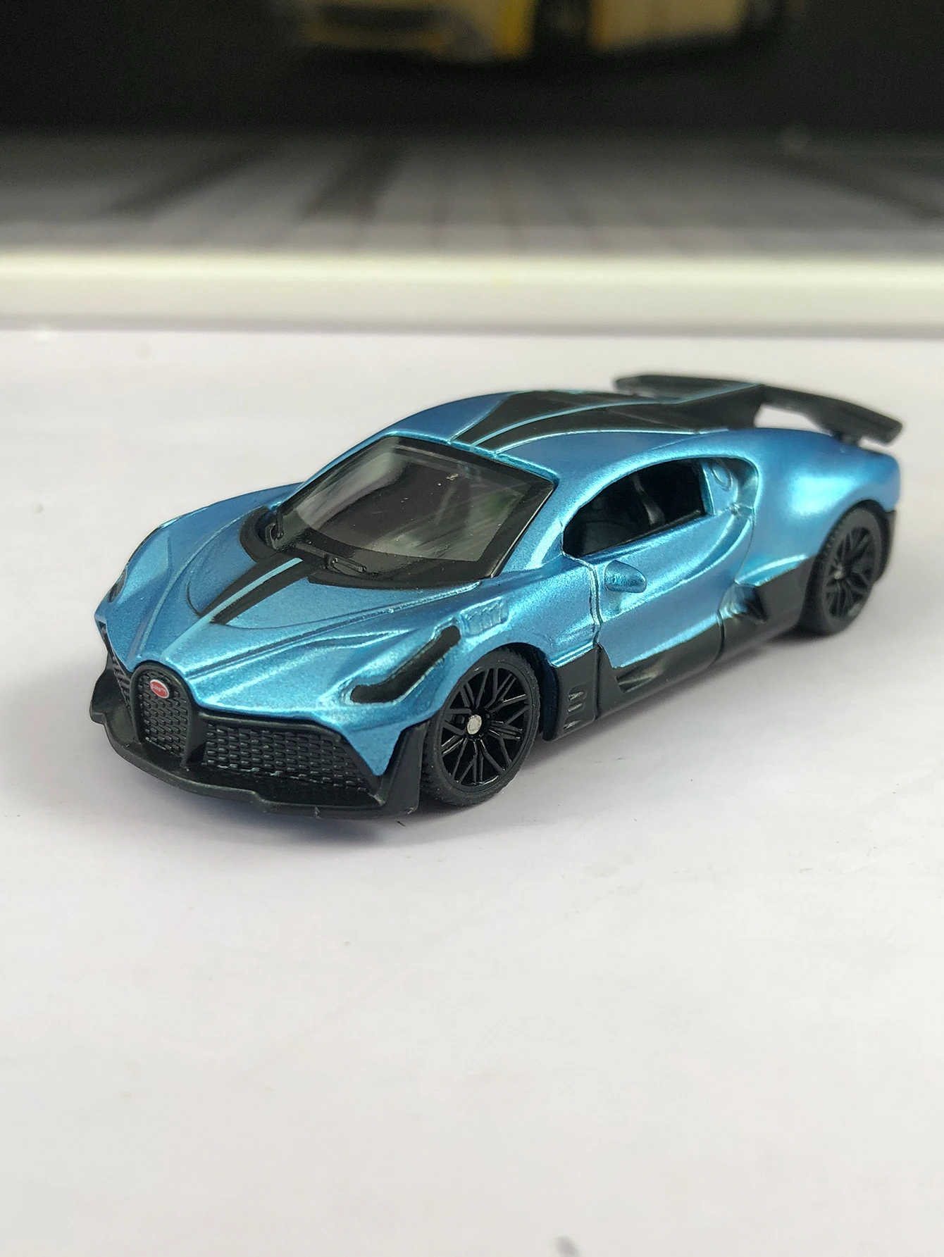 

TSC 1:64 имитация модели автомобиля Bugatti Divo из цинкового сплава, статическое украшение, металлический коллекционный подарочный автомобиль
