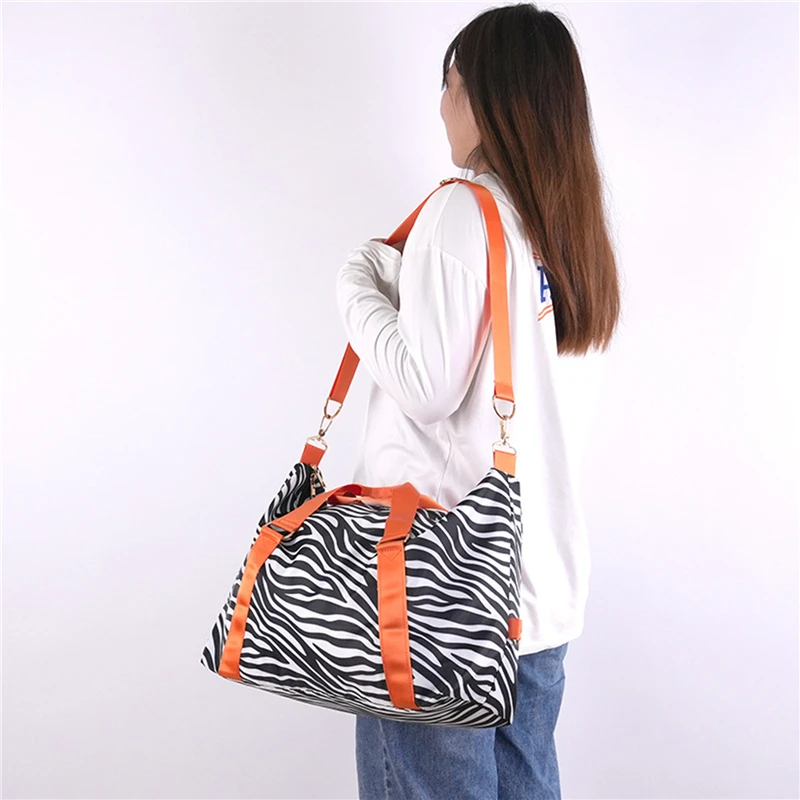 Bolsa de viaje con estampado de vaca para mujer, bolso de mano de alta capacidad de leopardo, ideal para gimnasio y Fitness, con separación húmeda y seca