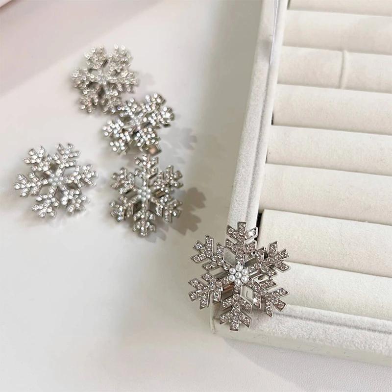 Sweet Snowflake Hair Clip Exquisite Rhinestone Hairpin Christmas Snowflake Barrettes For Women Wedding Hair Accessories