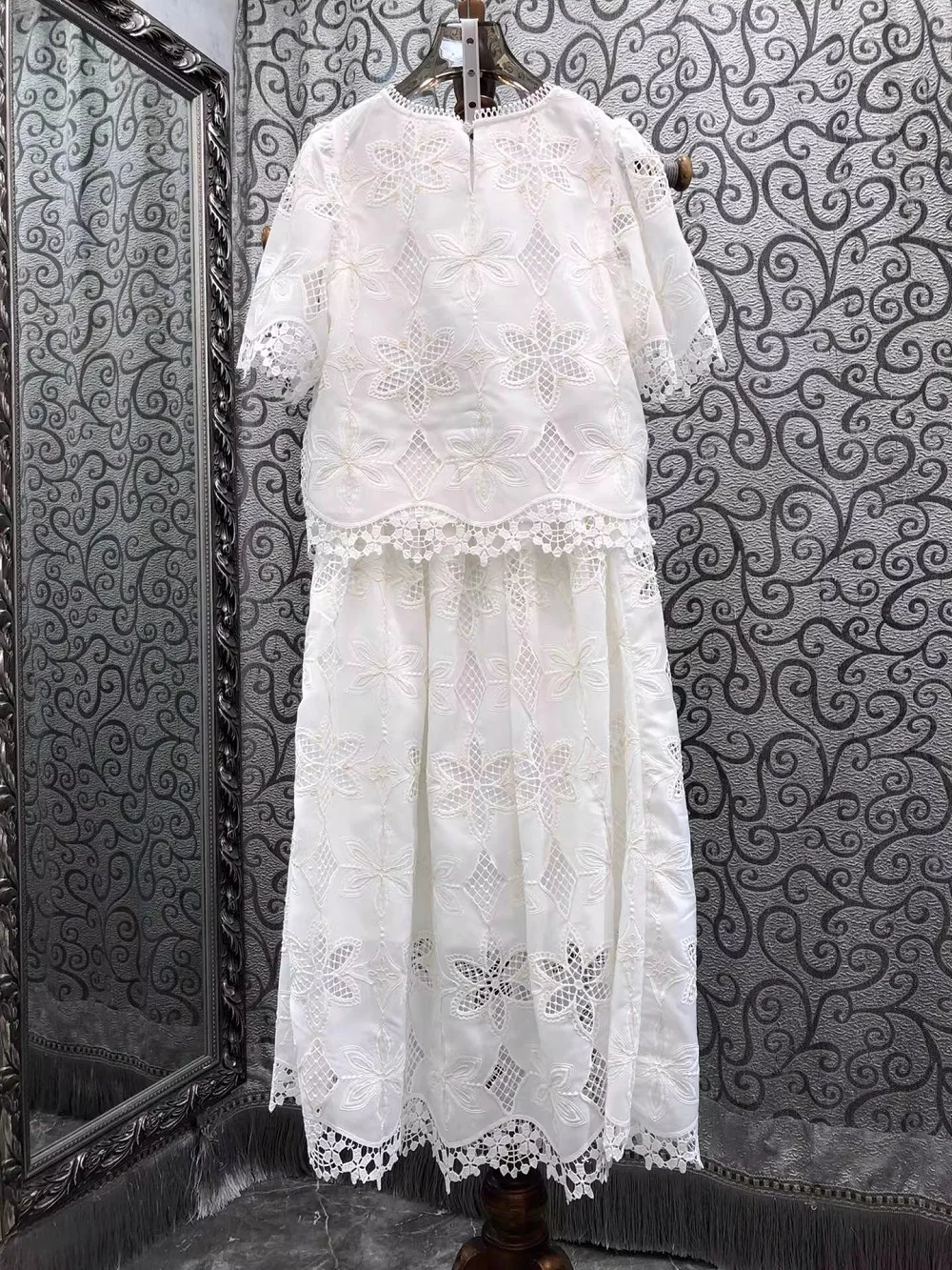 2026 Summer Fashion Skirt Suits High Quality Lady Crochet Lace Embroidery Tops Blouse+Elastic Waist Mid-Calf Whtie Skirt Sets view 3
