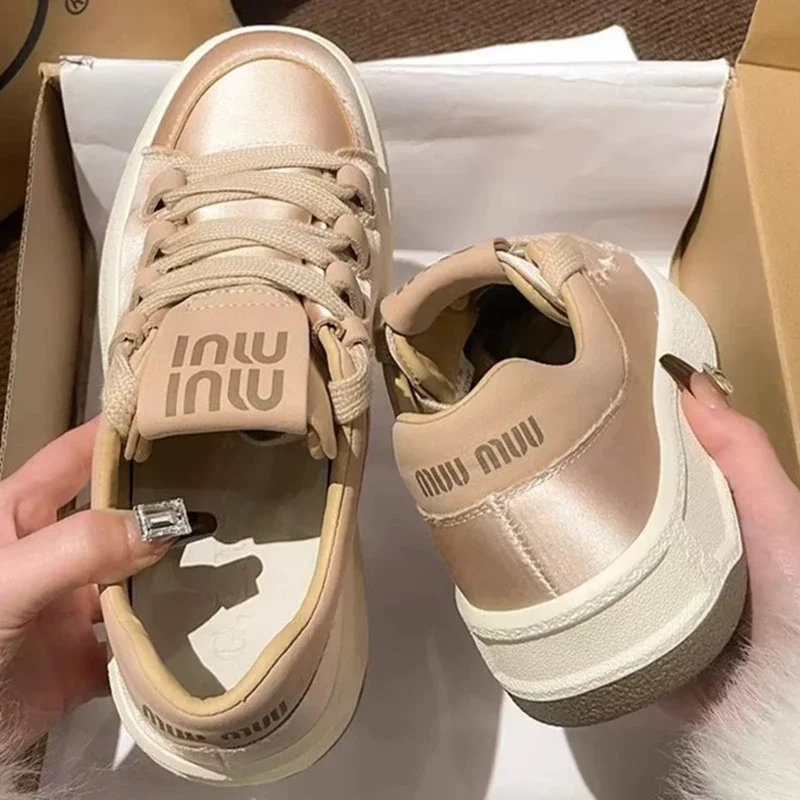 Spring/Autumn New Style LaceUp Fashionable Comfortable And Casual Sports Thick-Soled Simple Wear-Resistant Women\'s Shoes
