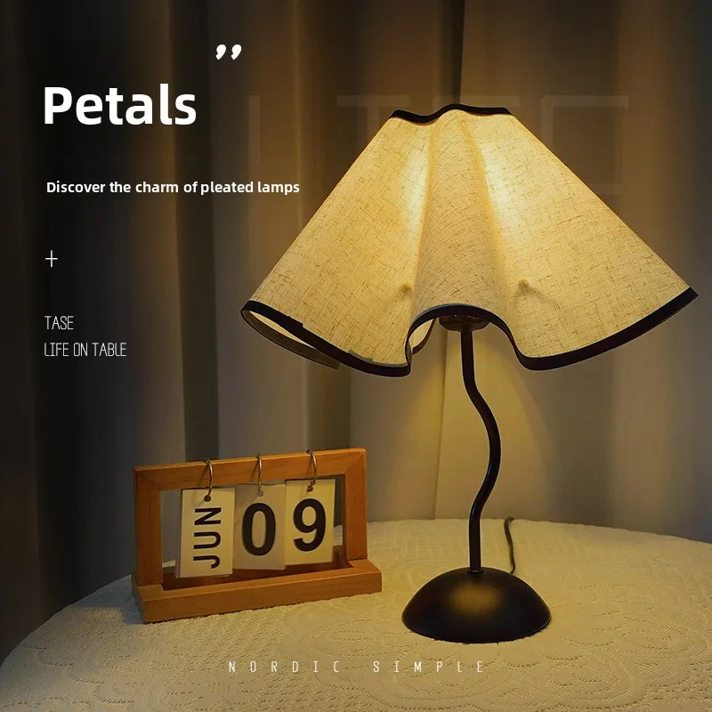 luminaria-de-tecido-plissado-vintage-frances-com-petalas-abajur-retro-nanyang-luz-de-mesa-ambiente-moderna-para-sala-de-estar-e-estudo