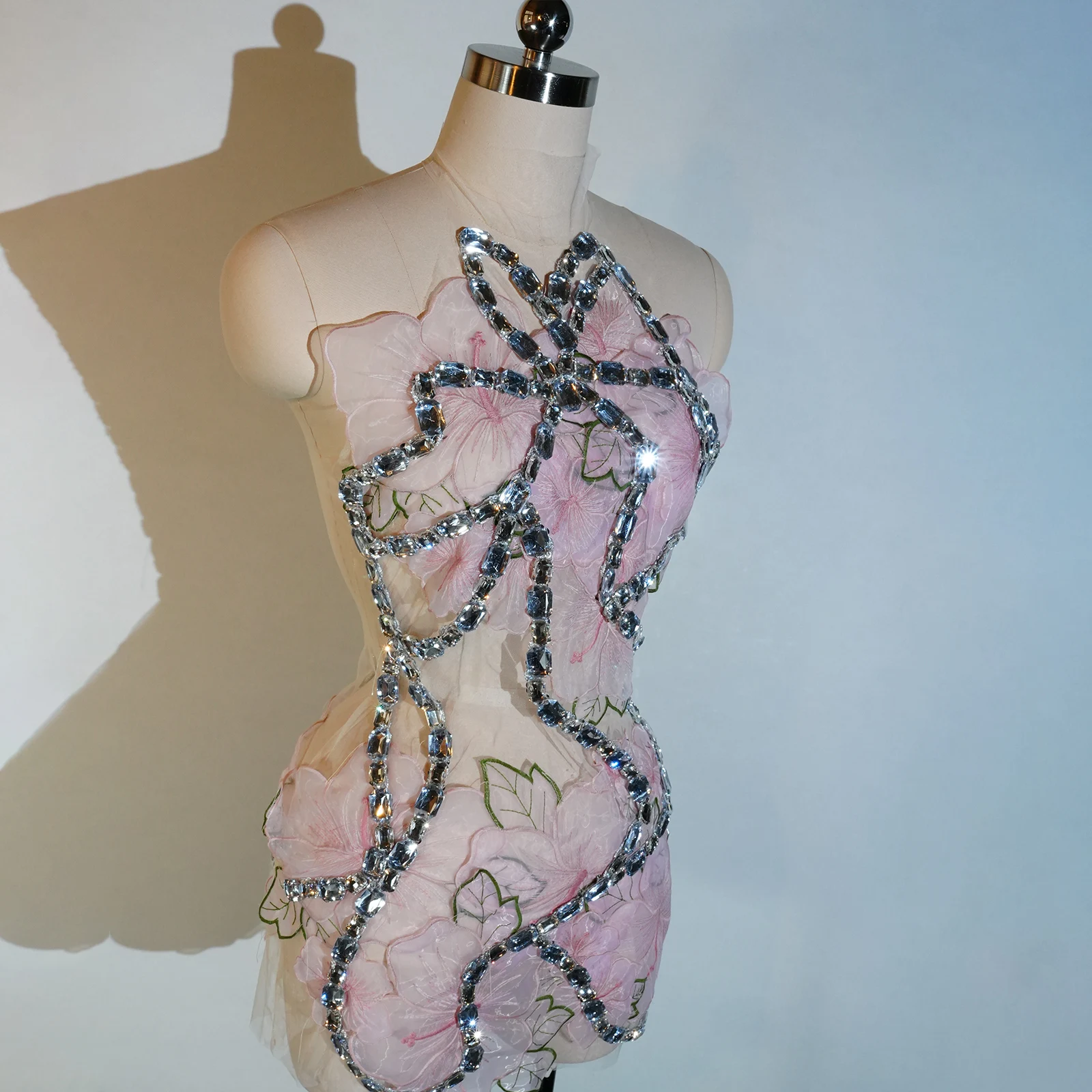 반짝이는 스팽글 핑크 숏 스커트 플로럴 드레스 섹시한 홀터 드레스 공연 파티 생일 무대 고고 퀸