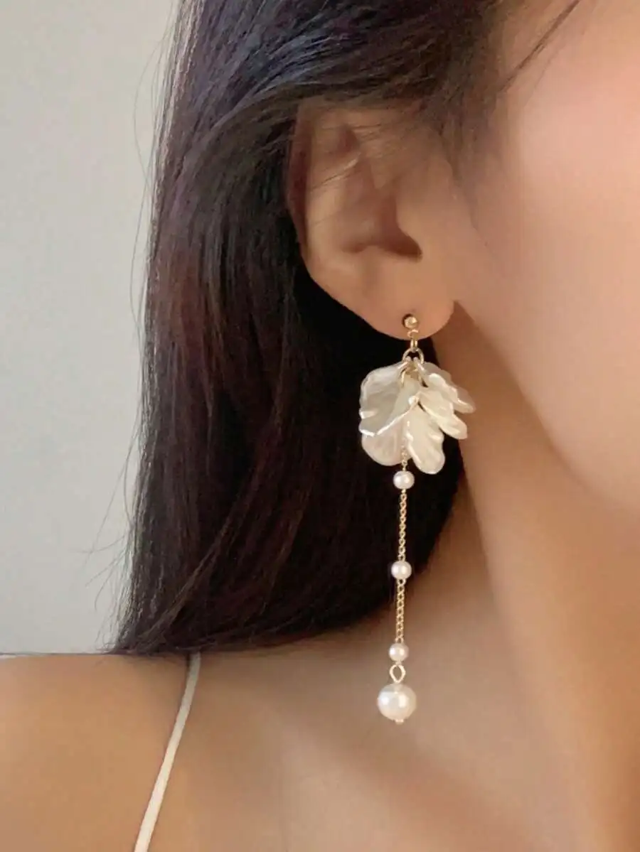 

Elegant Floral Petal Design Pearl Drop Earrings With Delicate Chain Tassel For Women