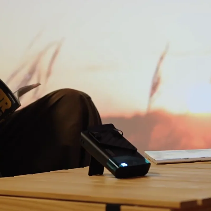 Настольный вентилятор — аккумулятор 4000 мАч, длительный срок службы батареи 10 часов, 5 регулируемых скоростей, подвеска на шею и талии для офиса и домашнего использования