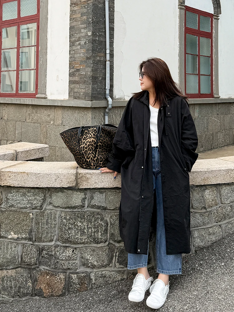 

Loose Long Tailor-Like Coat for plus Size Women Wooden Son Ideal Women's Faion Outerwear with awl Collar And Zipper Closure