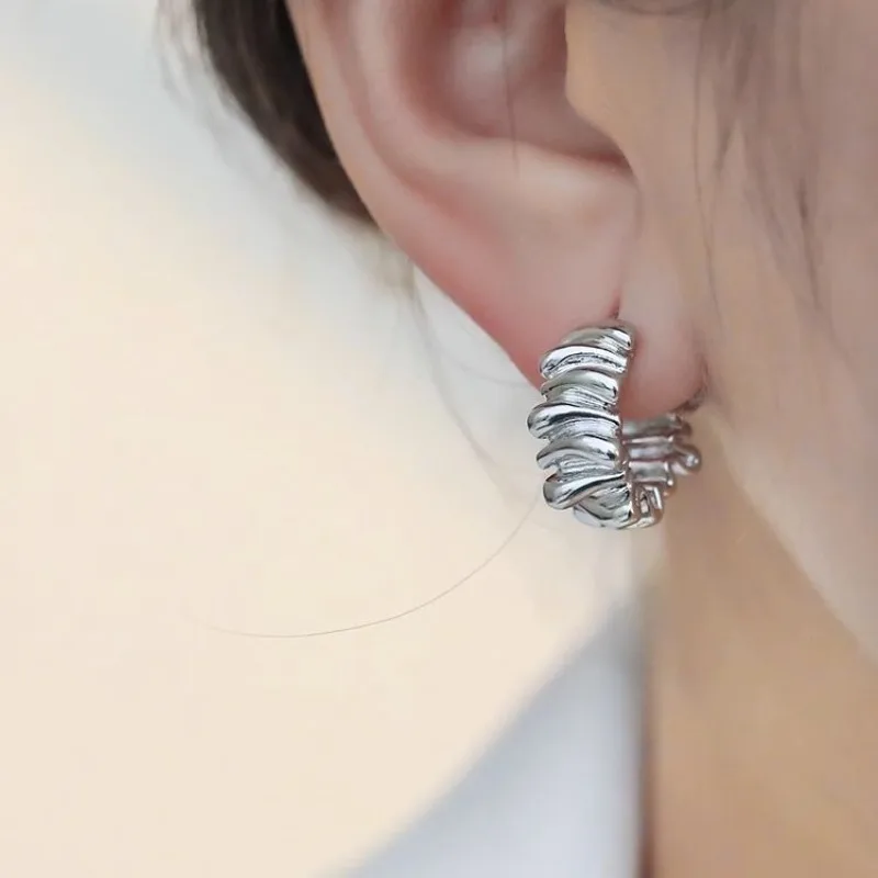 Personality Irregular Wavy Metal Hoop Earrings for Women Vintage Charm Gold Color Ear buckle Hip Hop Jewelry Accessories Gift