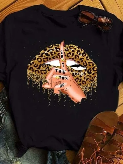 تي شيرت نسائي مطبوع عليه شفاه لامعة، تي شيرت كاجوال بأكمام قصيرة بنمط الفهد مع تصميم جرافيك عصري للارتداء اليومي #3