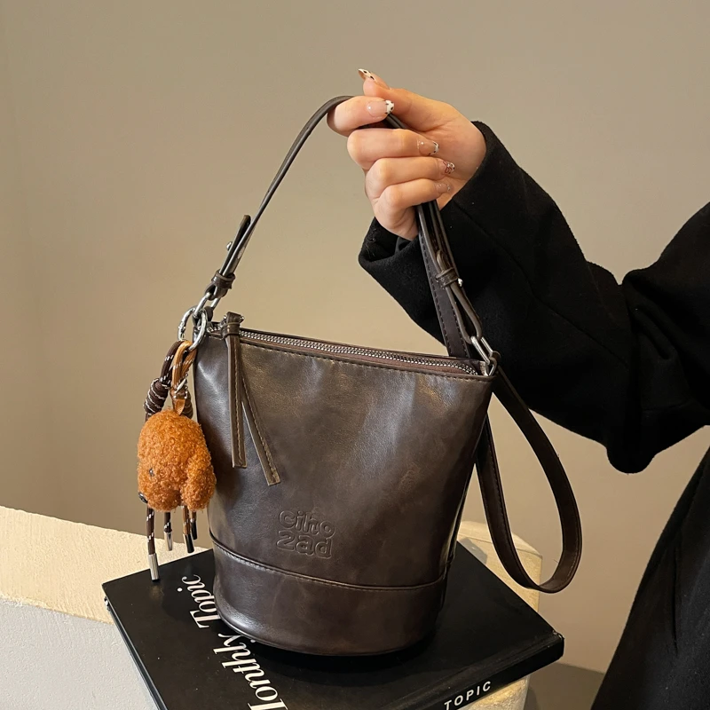 

Classic Women's Tote Bag In Leather With Shoulder Strap Crossbody Option By Luxury Brand Famous Designer Elegant