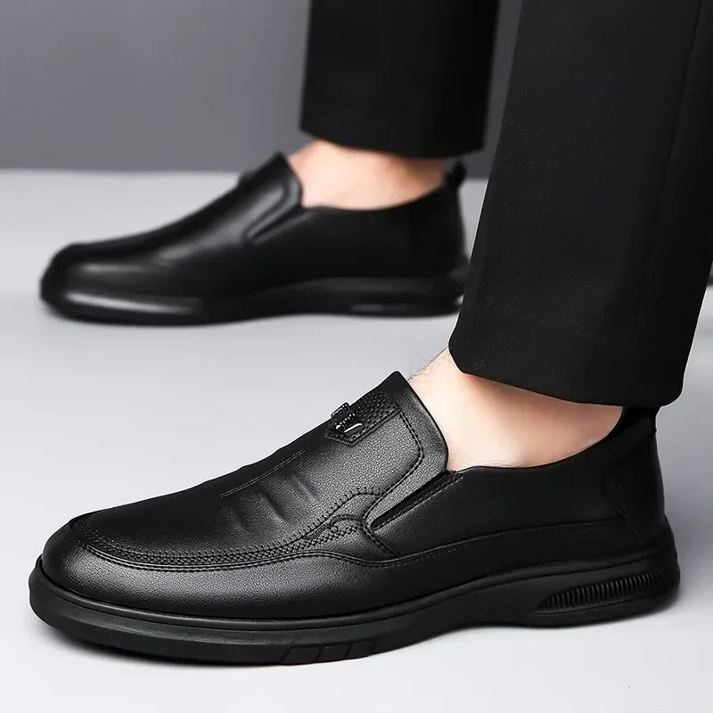 Spring Autumn Leather Business Men\'s Dress Shoes Fashion Light Casual Man Loafers Designer Soft-soled Black Driving Shoes Male