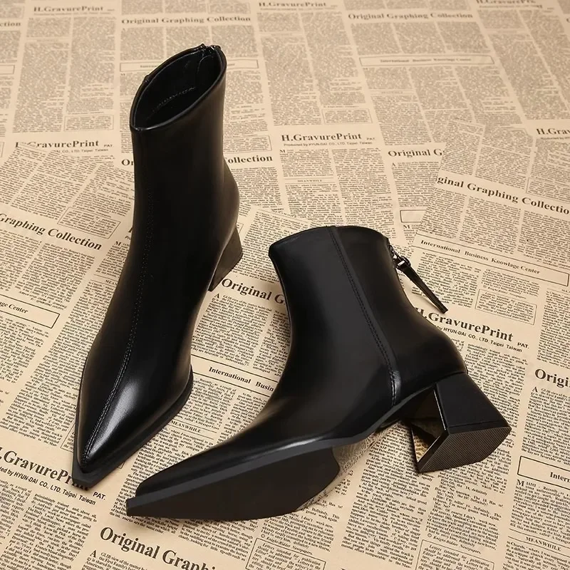 

2025 Autumn/Winter New Pointed Coarse Heel Short Boots for Women, Fashionable French Style, High Heels, Thin Boots