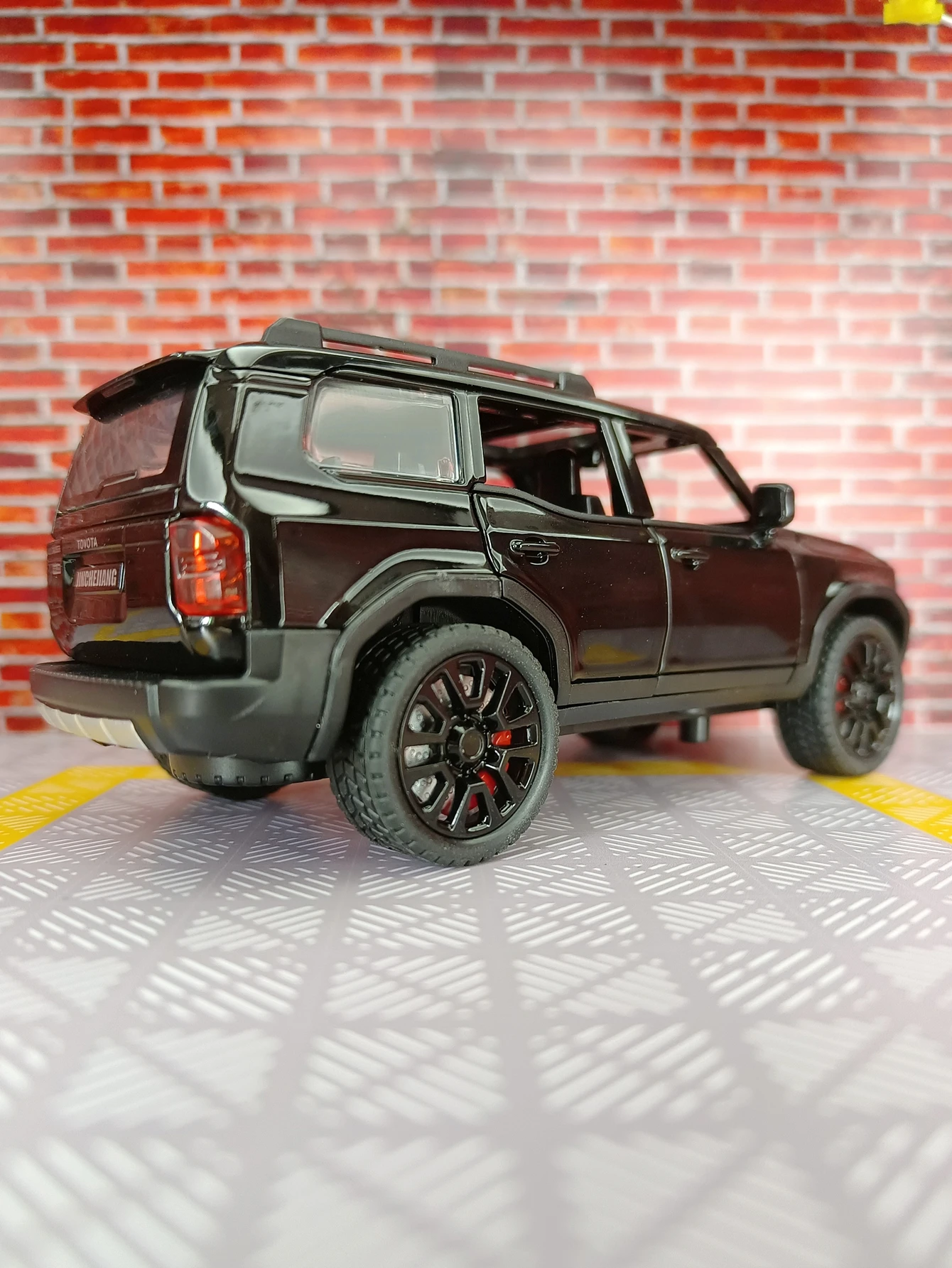 1:32 simulation Toyota Prado alloy car model doors can be opened has sound and lighting functions rich in details finely crafted