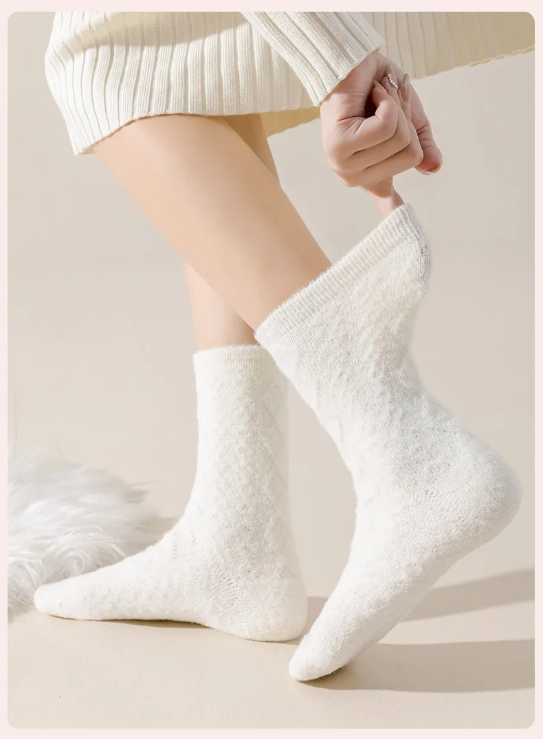 Neue Kühle Frauen Schwarz Weiß Baumwolle Dicke Socke Solide Herbst Winter Warme Dame Weibliche Mittleren Rohr Boden Socken Für Frauen – Detail 35