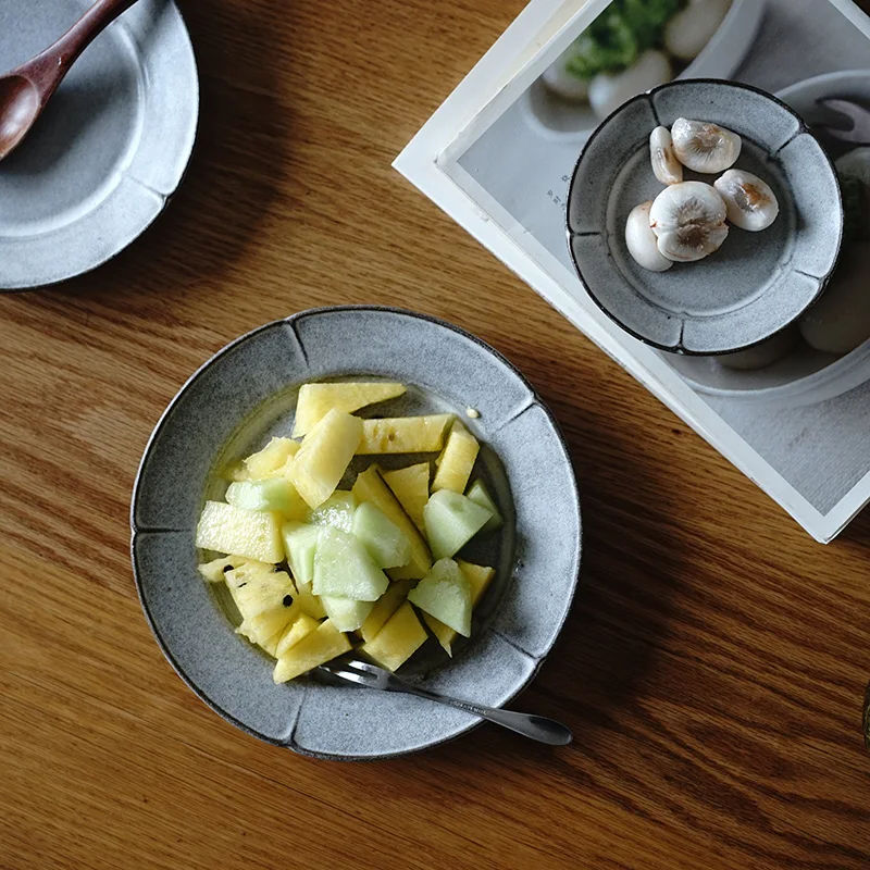 

Керамическая тарелка ручной работы с цветочным узором, глазурованная, круглая, однотонная, в японском стиле, безопасная для пищевых продуктов, фарфоровая тарелка