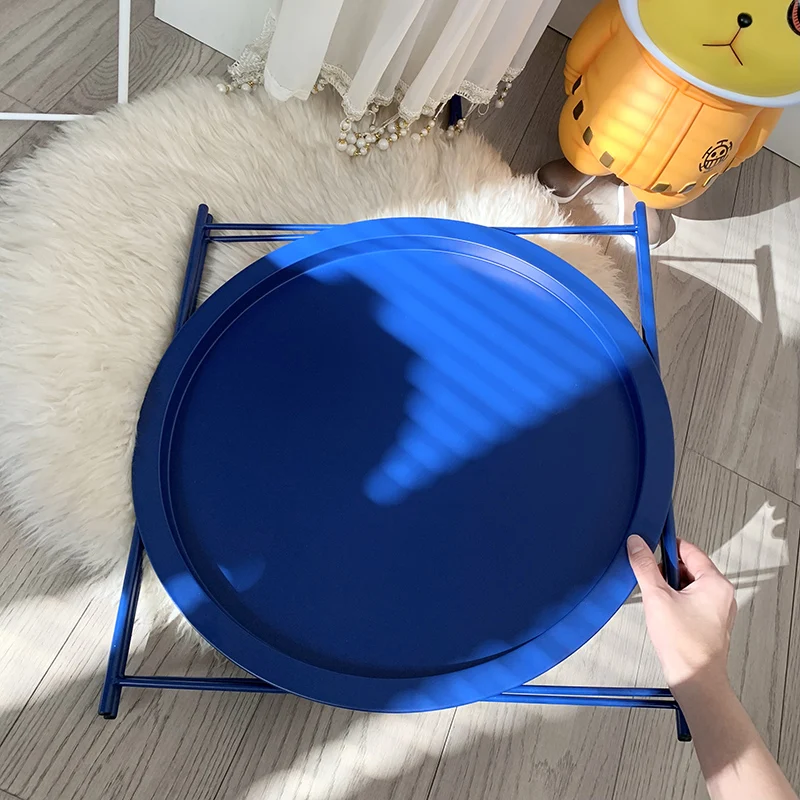 

Scandinavian Side Table Klein Blue Foldable Metal End Table Removable Tray Coffee Tables Minimalist Accent Desk for Living Room