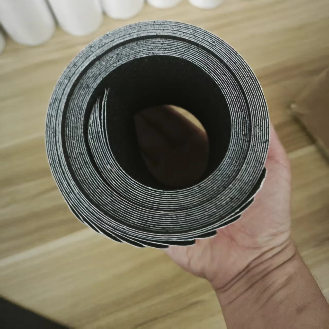 10 قطع من شريط المضاد للانزلاق مقاس 4 × 24 بوصة، 80 حبيبة للسلالم وألواح التزلج والطوابق. الثقيلة، الجر المتفوق والسلامة في الهواء الطلق!