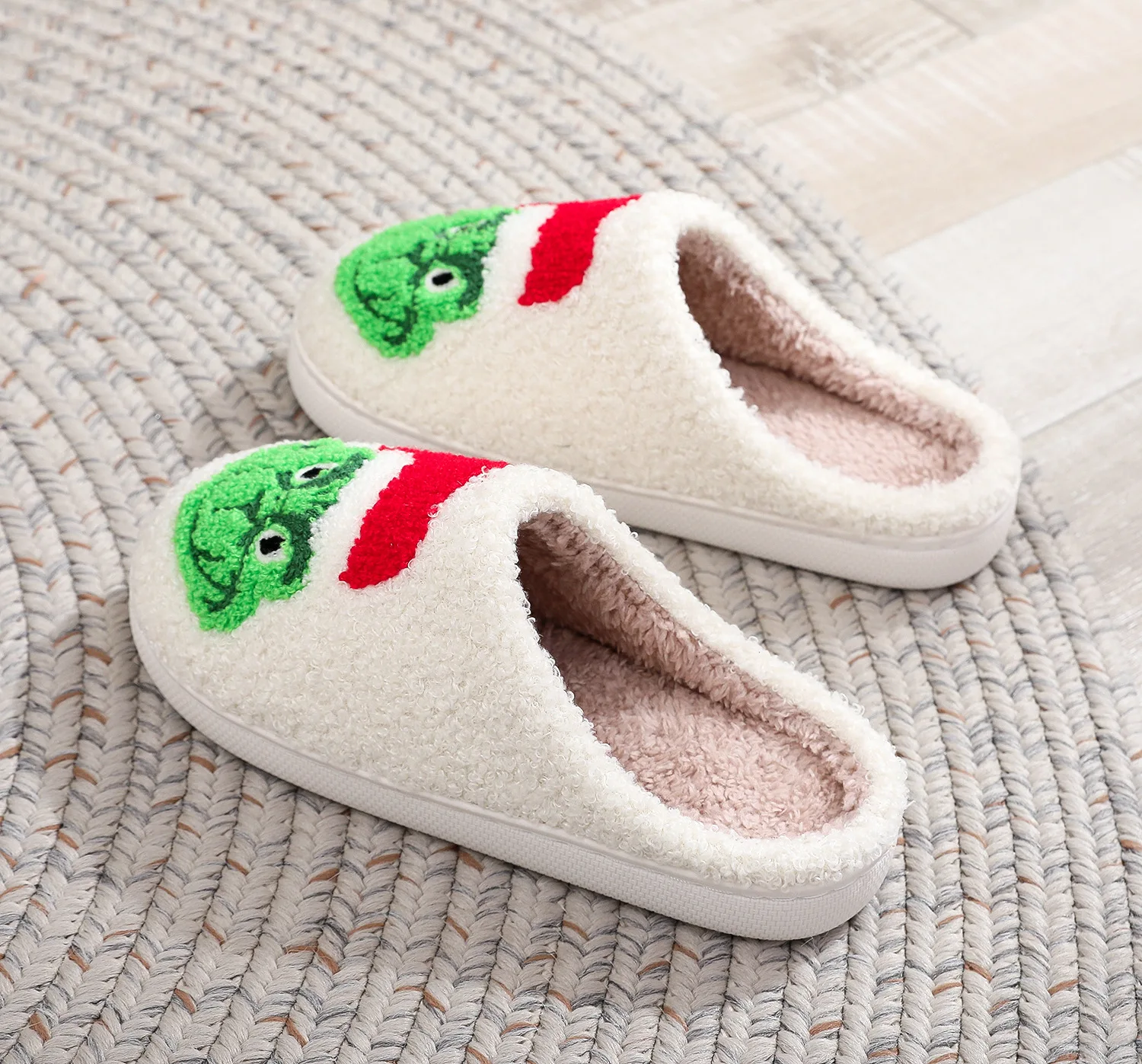 Heiß begehrte Weihnachts-Baumwollpantoffeln mit weihnachtlichem Design, gemütliche Hausschuhe für Paare und Familien mit warmem Fleece. – Detail 8