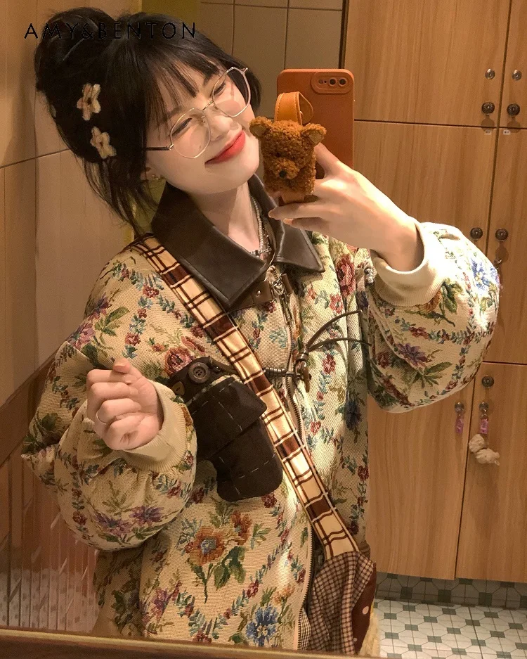 

2025 Autumn Winter New Vintage Style Horn Heart Leather Buckle Turn-down Collar Floral Casual Daily Padded Quilted Jacket