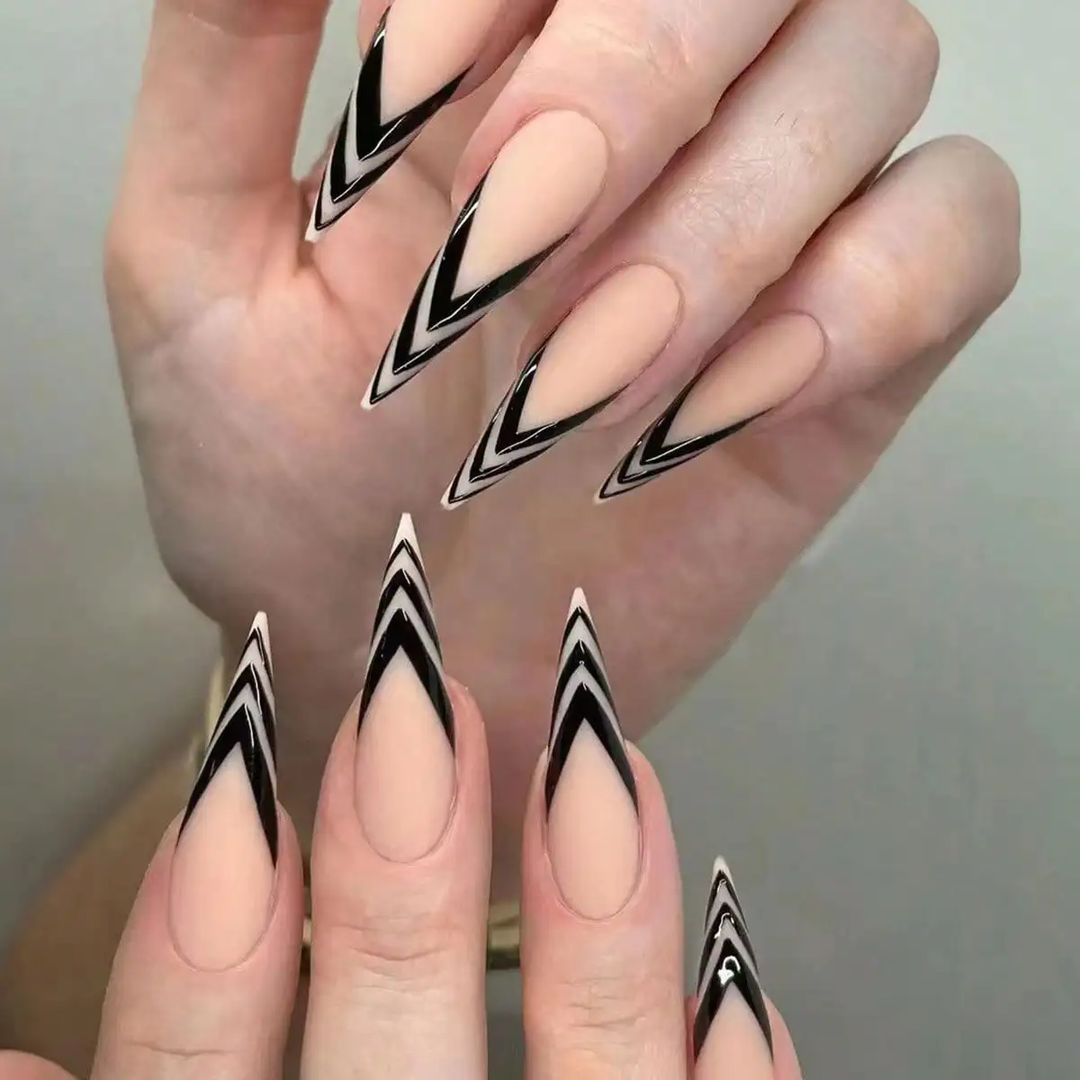 

24-Piece Boxed Wearable Nails, Long Pointed Nails With Stripes, Similar To Almond Style, Detachable Nail Patches