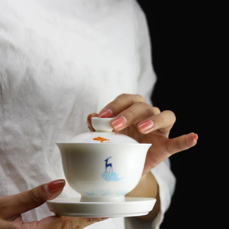 Gongjiu Color Deer White Porcelain Tea Cup Handheld Bowl with Lid Tea Bowl Tea Serving Cup Tea Set Dehua Porcelain