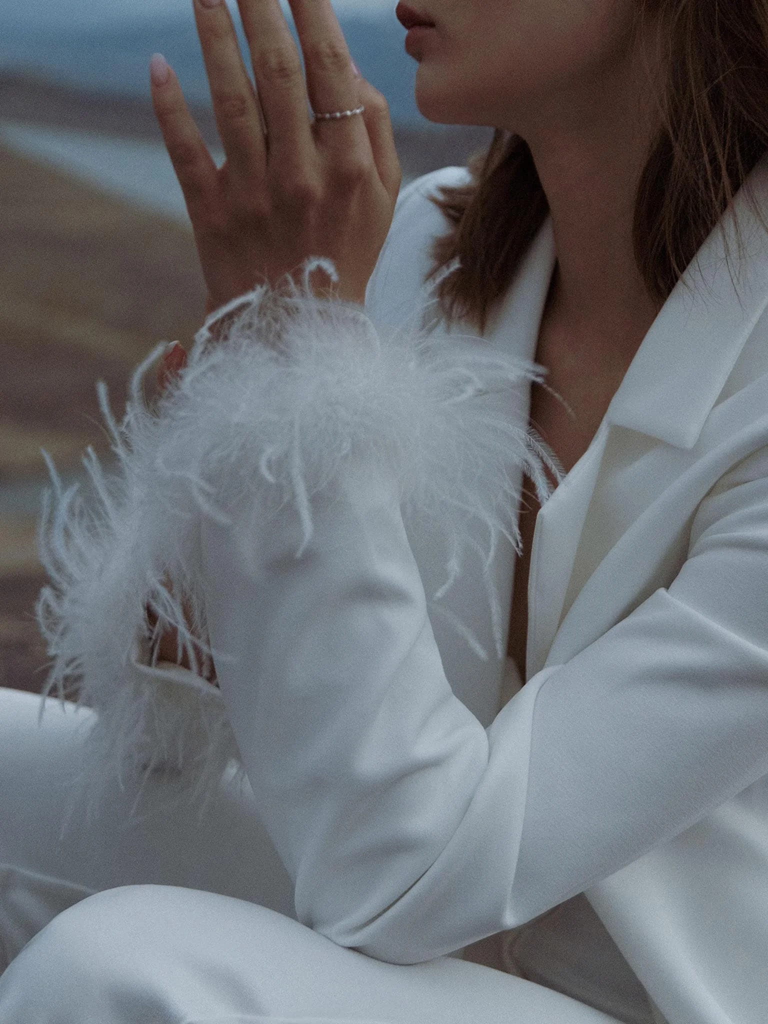 Traje blanco moderno de 2 piezas para mujer, Blazer, pantalones de pierna ancha, un botón, ropa de trabajo de plumas, ropa de trabajo a medida para madre de la novia