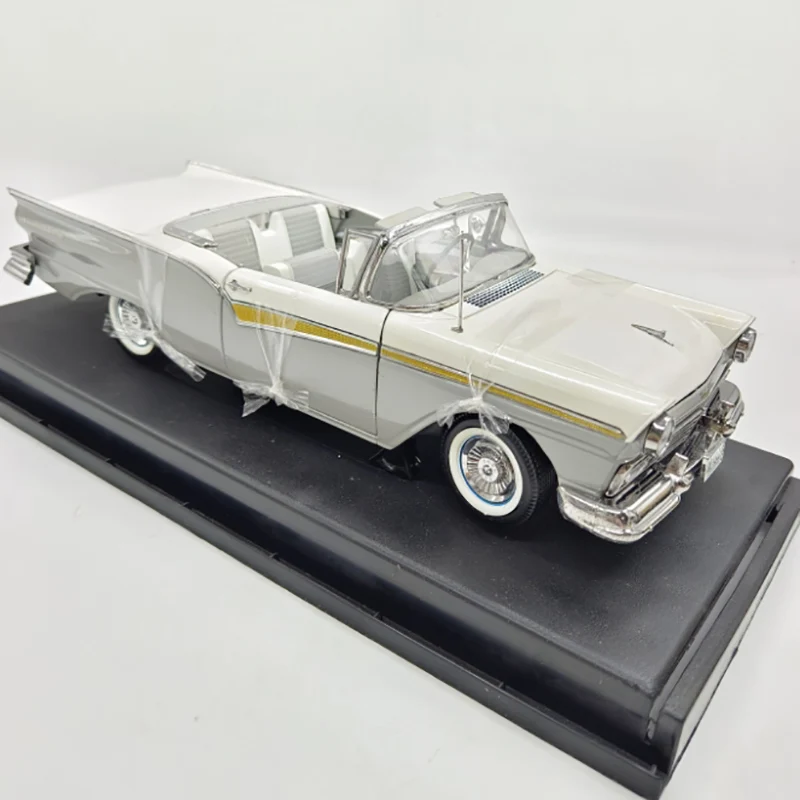 Sunstar 1:18 scale 1957 fairlane 500 open-top Alloy car Model Collection Souvenir Space decoration (paint defects)