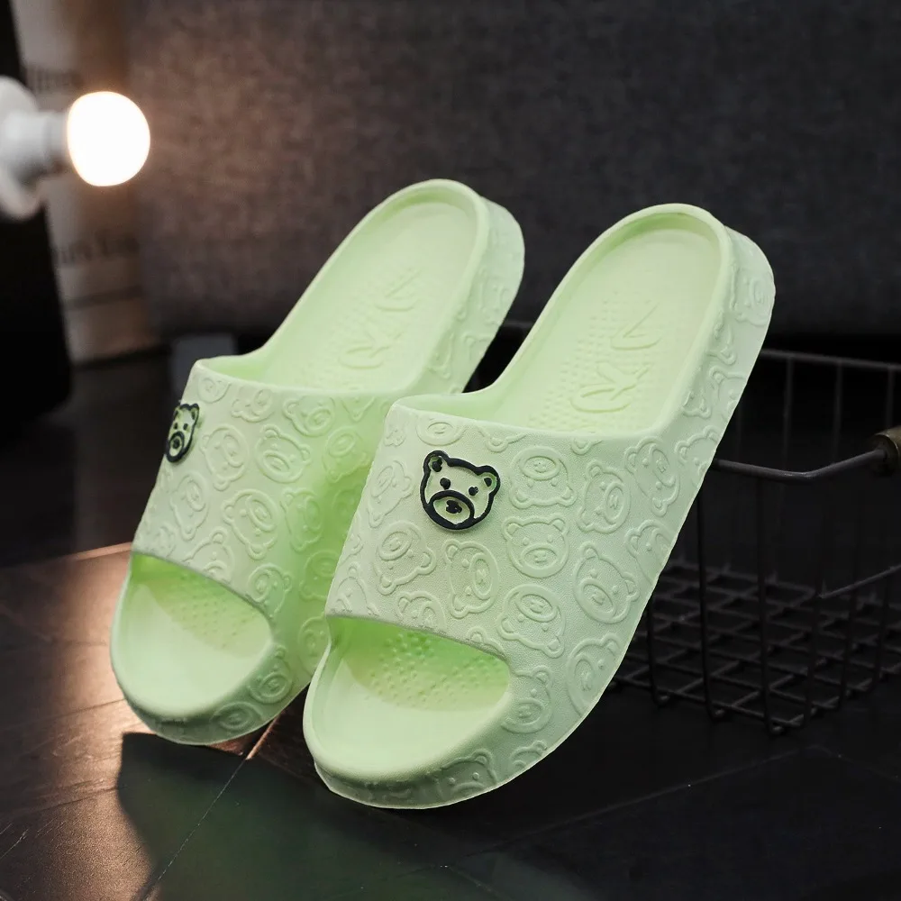 

Высококачественные женские тапочки из ЭВА, мягкие тапочки на плоской подошве с украшением в виде милого медведя, маленькие однотонные сандалии для пар, домашнее использование