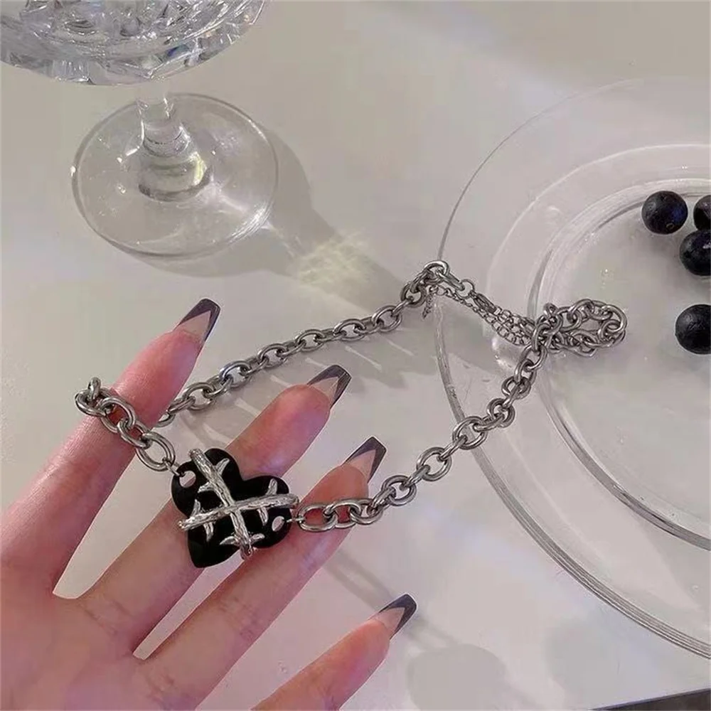 Gotische Schwarze Love Choker Punk Dicke Kette Schlüsselbeinkette Halskette für Frauen Retro-Schmuck Trendige Damenaccessoires Geschenk – Detail 3