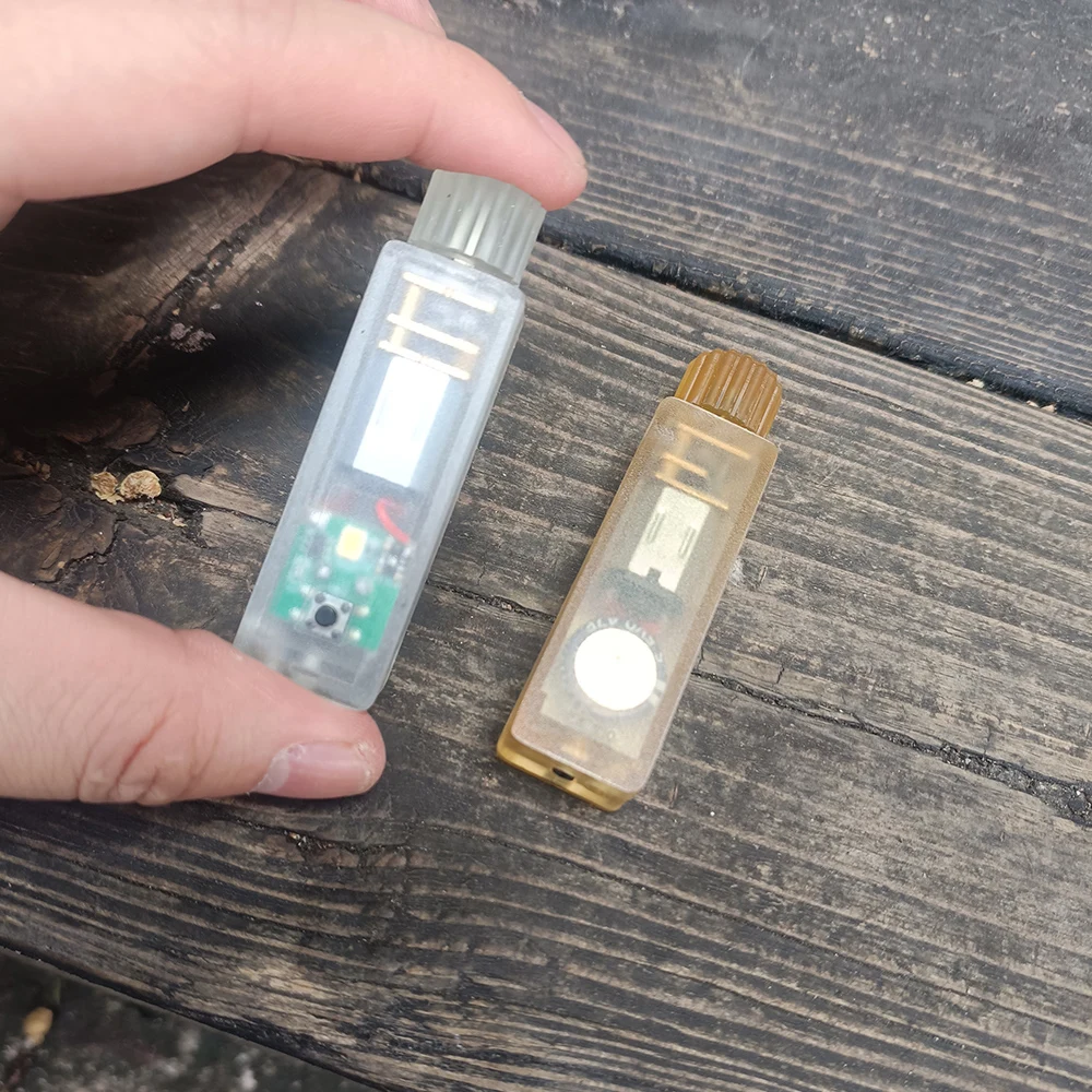 PEI Creative Hand-Twisted Self-Generating Light EDC Fidget Toy Plastic Decompression Toy ADHD Anti-Anxiety Toy Outdoor Lighting