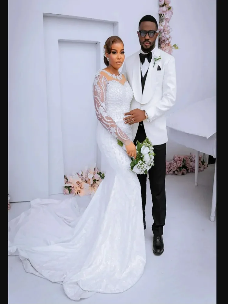 カスタムメイドのOネック、手刺繍のパールとスパンコールをあしらったウェディングドレス、花嫁用ローブ・ド・マリエ、スイープトレイン、フルスリーブ、ヴィンテージブライダルガウン