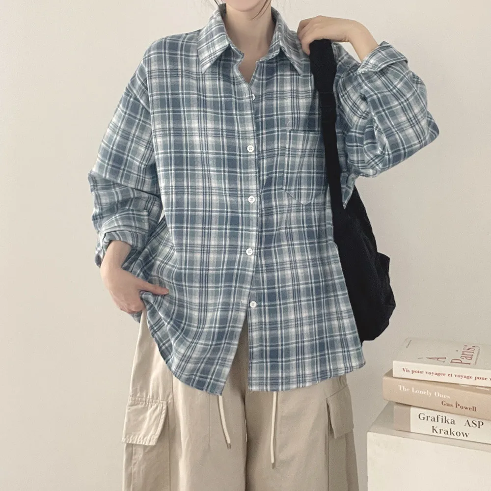 

Корейская шикарная клетчатая рубашка женская свободного кроя с защитой от солнца, тонкая повседневная универсальная верхняя одежда с длинным рукавом, модная летняя коллекция 2026