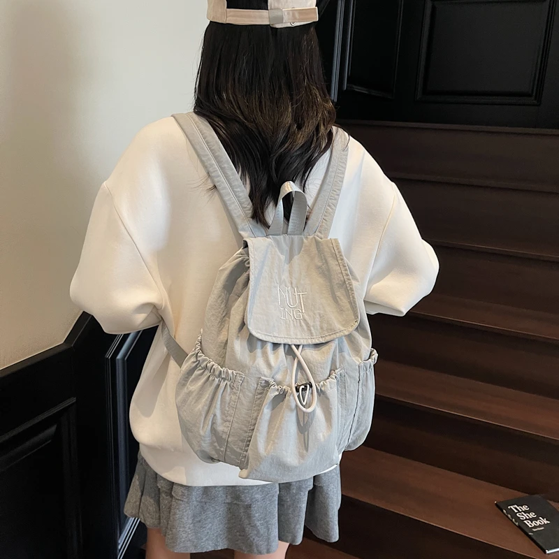 

2025 модные креативные новые нейлоновые однотонные рюкзаки на шнурке в базовом стиле, индивидуальные рюкзаки большой вместимости для женщин