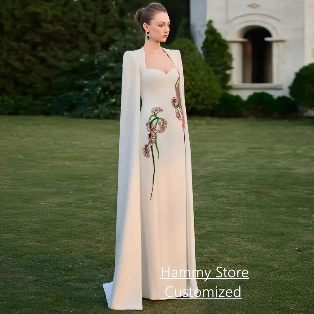 Suknia wieczorowa w kolorze kości słoniowej z Arabii Saudyjskiej, zdobiona koralikami i kamieniami, szyta na miarę, z dekoltem w kształcie serca, długimi rękawami, peleryną, prosta, formalna suknia balowa.