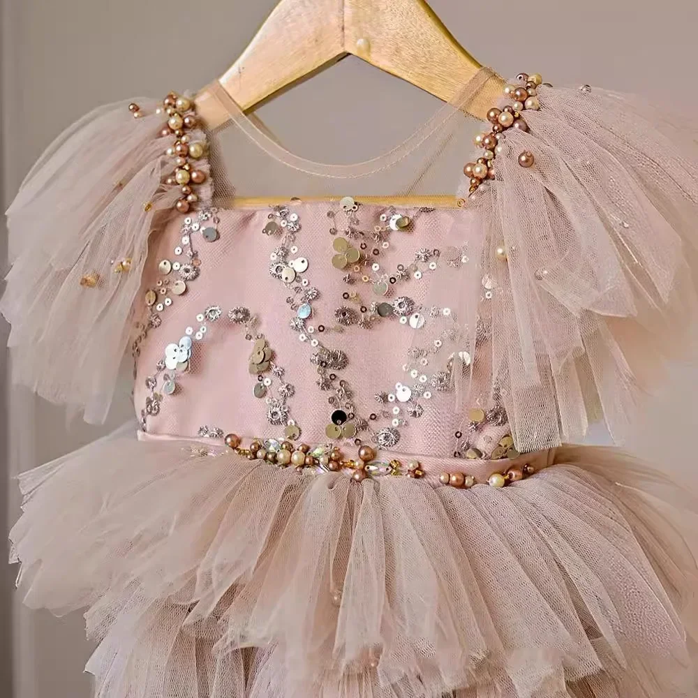 女の子用フリルスリーブスパンコール装飾ティアードチュールプリンセスドレス、フラワーガールの役割、誕生日のお祝い、結婚式に最適