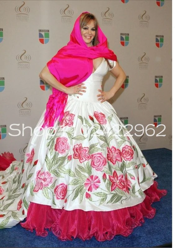 Vestidos Quinceanera com bordado floral, roupa chique, decote em v, manga curta, branco e vermelho, vestido mexicano de baile, envoltório floral