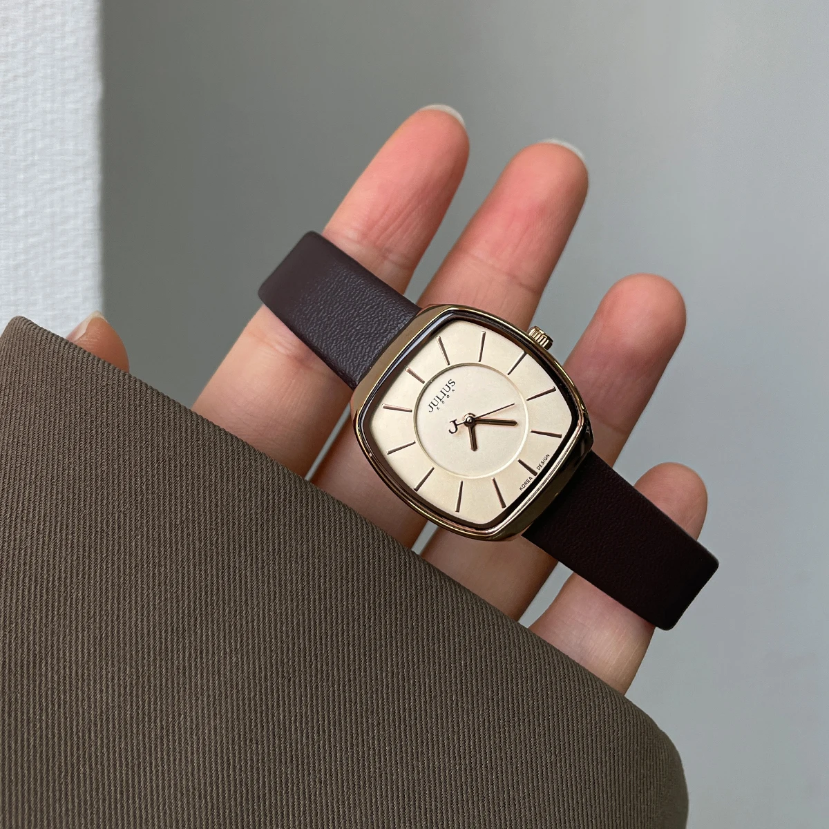 

High-end Selected Watches, Small Square Brown Gold Women's Watches, New 2025 Style, Sophisticated Women's Watches, Gold