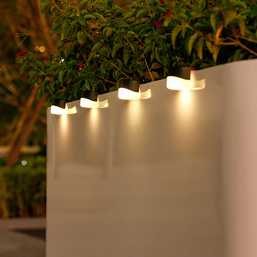 مصابيح حائط مستديرة تعمل بالطاقة الشمسية مع ظلال مصابيح بيضاء حليبية، مناسبة للساحات والأسوار والسلالم. #1