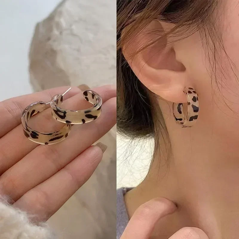 Retro Leopard Print C-shaped Acrylic Hoop Earrings for Women Vintage Female High-end Earrings Pendientes Largos Mujer Originales